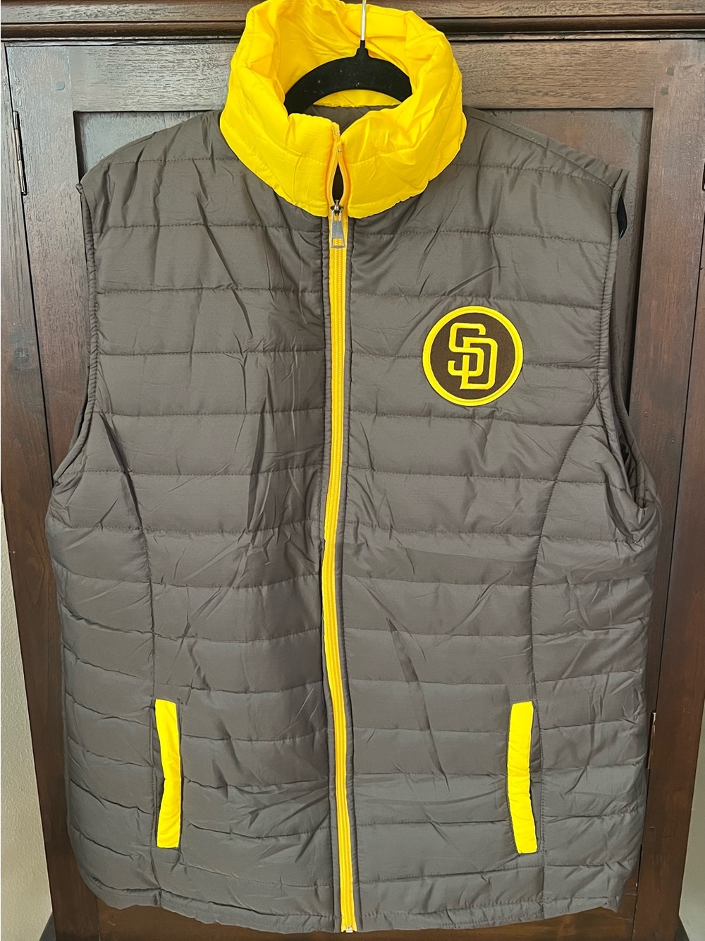 San Diego Padres Puffer Vest XL & Padres Hawaiian shirt. Both XL